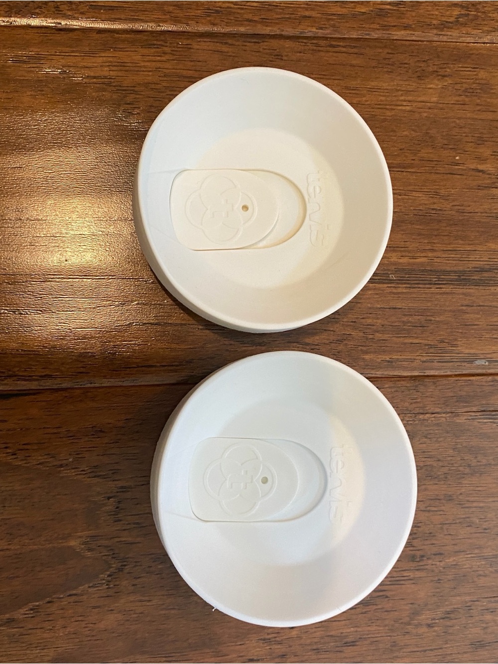 2 white Tervis lids